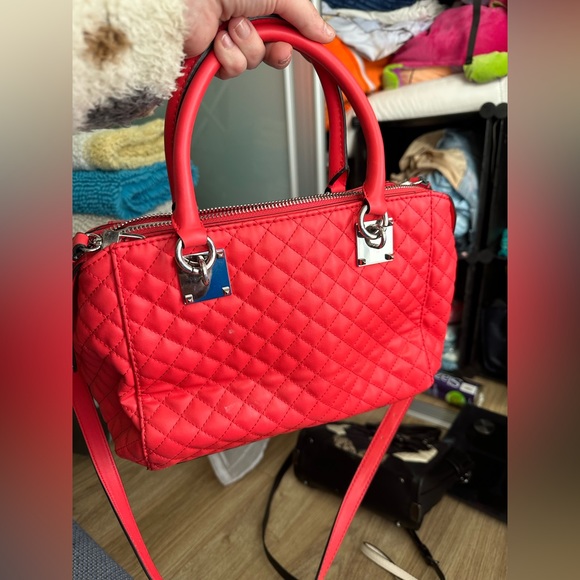 Red Guess Purse - Picture 2 of 5